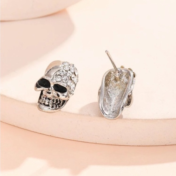 SILVER RHINESTONE SKULL STUD EARRINGS - Picture 4 of 4